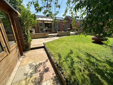 2 bedroom Bungalow for sale in Highlands Drive, Winshill, Burton-on-Trent, DE15