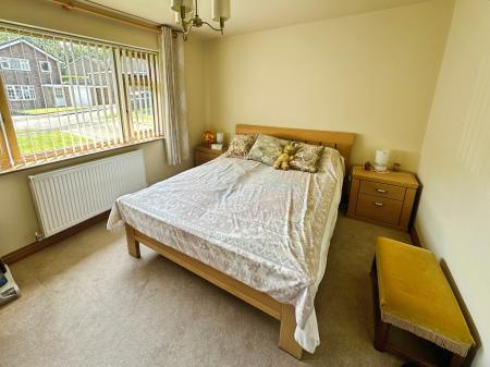 2 bedroom Bungalow for sale in Highlands Drive, Winshill, Burton-on-Trent, DE15