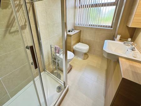 2 bedroom Bungalow for sale in Highlands Drive, Winshill, Burton-on-Trent, DE15