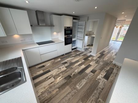 4 bedroom Detached house to let in Ticknall Road, Hartshorne, DE11