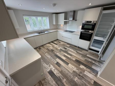 4 bedroom Detached house to let in Ticknall Road, Hartshorne, DE11