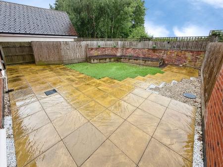4 bedroom Detached house to let in Ticknall Road, Hartshorne, DE11
