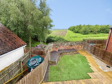 4 bedroom Detached house to let in Ticknall Road, Hartshorne, DE11