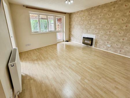 2 bedroom Flat for sale in Harlech Way, Stretton, Burton-on-Trent, DE13