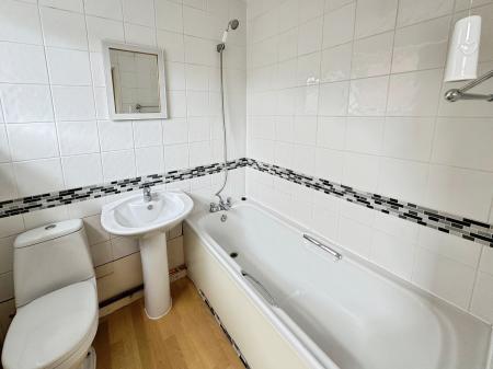 2 bedroom Flat for sale in Harlech Way, Stretton, Burton-on-Trent, DE13