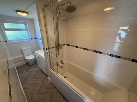3 bedroom Semi-detached house to let in Rosliston Road, Burton-On-Trent, DE15