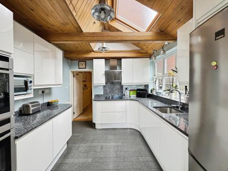 5 bedroom Detached house for sale in Alexandra Road, Winshill, Burton-on-Trent, DE15
