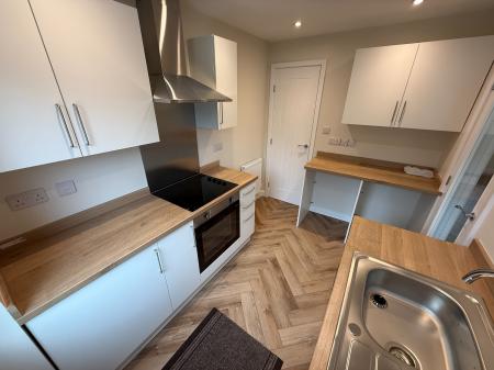 3 bedroom Semi-detached house to let in Heron Drive, Woodville, DE11