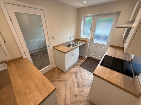 3 bedroom Semi-detached house to let in Heron Drive, Woodville, DE11