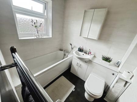 4 bedroom Detached house for sale in The Grange, Burton-on-Trent, DE14