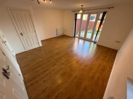 4 bedroom Town house to let in Salford Way, Church Gresley, Swadlincote, DE11