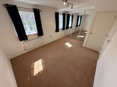 4 bedroom Town house to let in Salford Way, Church Gresley, Swadlincote, DE11