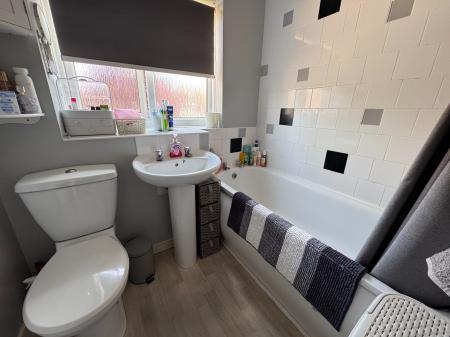 3 bedroom Town house for sale in Oak Close, Castle Gresley, Swadlincote, Derbyshire, DE11