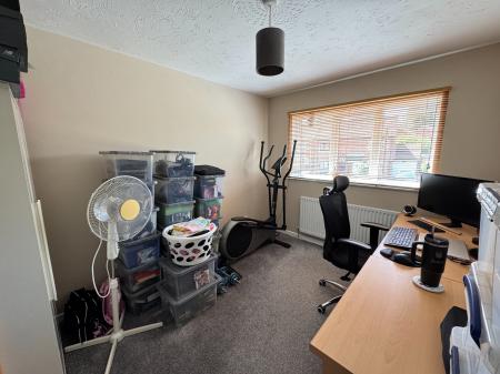 3 bedroom Town house for sale in Oak Close, Castle Gresley, Swadlincote, Derbyshire, DE11