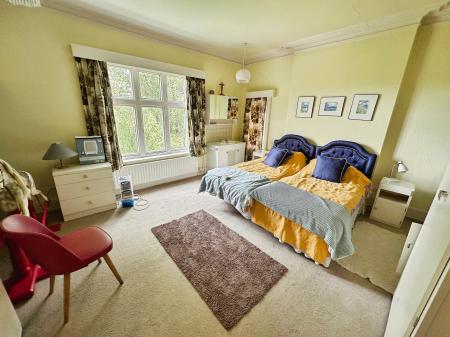 4 bedroom Detached house for sale in Newton Road, Burton-on-Trent, DE15