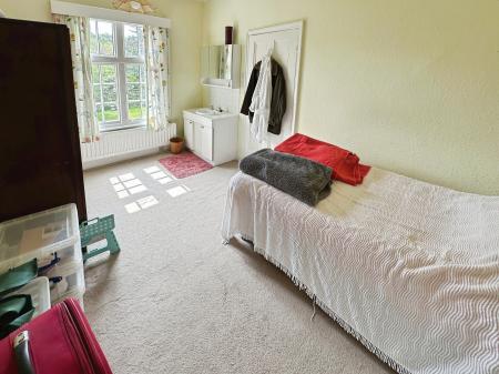 4 bedroom Detached house for sale in Newton Road, Burton-on-Trent, DE15