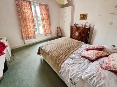 4 bedroom Detached house for sale in Newton Road, Burton-on-Trent, DE15