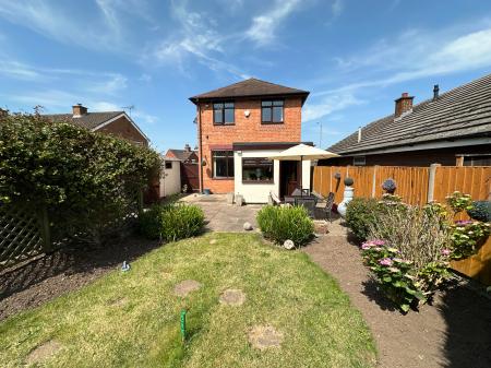 3 bedroom Detached house for sale in Rosliston Road, Stapenhill, Burton-on-Trent, DE15