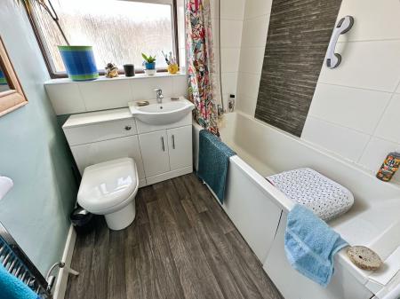 4 bedroom Semi-detached bungalow for sale in Denton Road, Burton-on-Trent, DE13