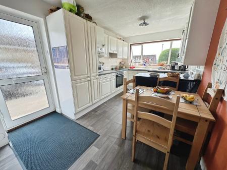 4 bedroom Semi-detached bungalow for sale in Denton Road, Burton-on-Trent, DE13