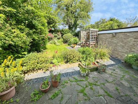 4 bedroom Semi-detached bungalow for sale in Denton Road, Burton-on-Trent, DE13