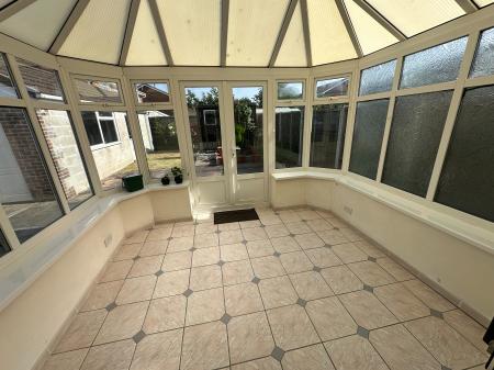 2 bedroom Semi-detached bungalow for sale in Farm Side, Newhall, Swadlincote, Derbyshire, DE11