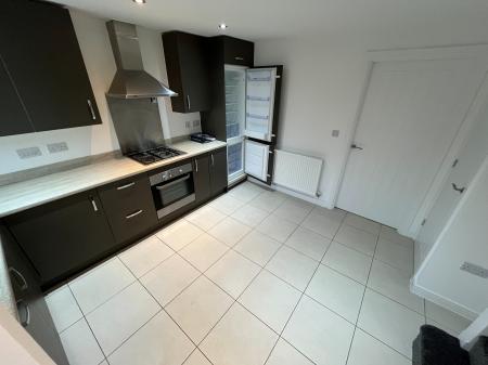3 bedroom Town house to let in King Lane, Burton-On-Trent, DE13