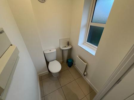 3 bedroom Town house to let in King Lane, Burton-On-Trent, DE13