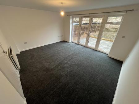 3 bedroom Town house to let in King Lane, Burton-On-Trent, DE13