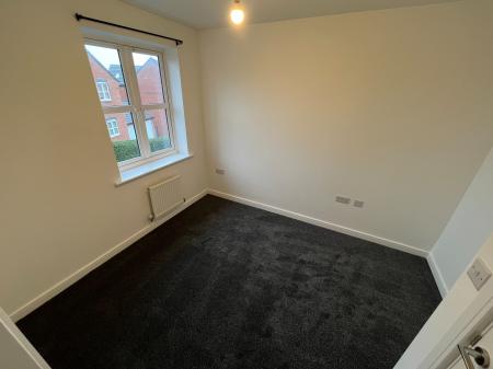 3 bedroom Town house to let in King Lane, Burton-On-Trent, DE13