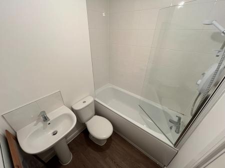 3 bedroom Town house to let in King Lane, Burton-On-Trent, DE13