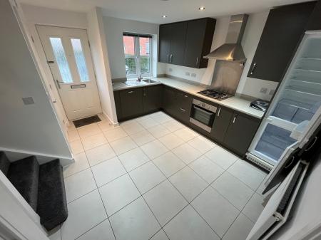 3 bedroom Town house to let in King Lane, Burton-On-Trent, DE13