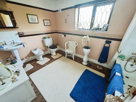 4 bedroom Detached house for sale in Henhurst Hill, Burton-on-Trent, DE13