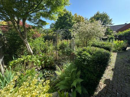 4 bedroom Detached house for sale in Henhurst Hill, Burton-on-Trent, DE13