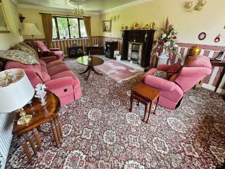 4 bedroom Detached house for sale in Henhurst Hill, Burton-on-Trent, DE13