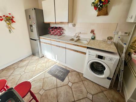 4 bedroom Detached house for sale in Henhurst Hill, Burton-on-Trent, DE13