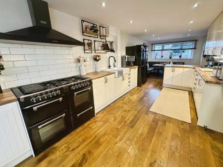 4 bedroom Semi-detached house for sale in Dalton Avenue, Stapenhill, Burton-on-Trent, DE15
