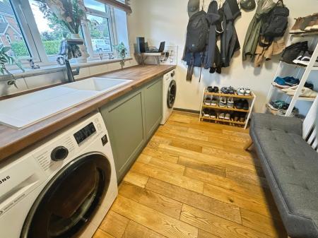 4 bedroom Semi-detached house for sale in Dalton Avenue, Stapenhill, Burton-on-Trent, DE15