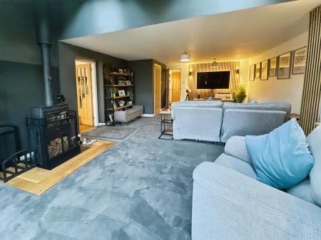4 bedroom Semi-detached house for sale in Dalton Avenue, Stapenhill, Burton-on-Trent, DE15