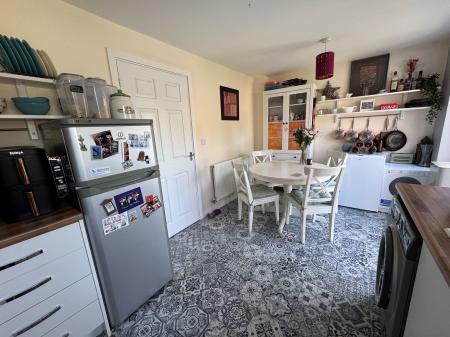 3 bedroom Semi-detached house for sale in Upton Drive, Stretton, Burton-on-Trent, DE14