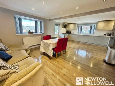 5 bedroom Detached house for sale in Cambrian Way, Swadlincote, DE11