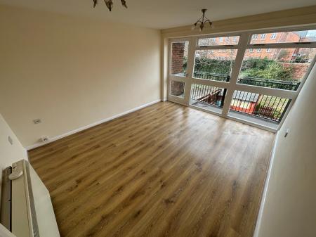 2 bedroom Flat to let in Milton Street, Burton-On-Trent, DE14
