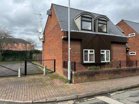 2 bedroom Flat to let in Milton Street, Burton-On-Trent, DE14