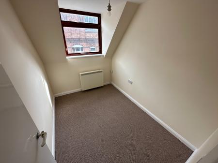 2 bedroom Flat to let in Milton Street, Burton-On-Trent, DE14