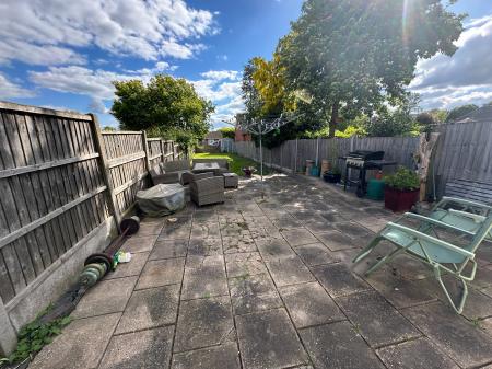 4 bedroom Semi-detached house for sale in Belvedere Road, Burton-on-Trent, DE13