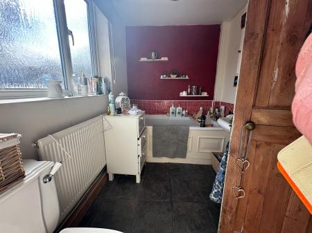 4 bedroom Semi-detached house for sale in Belvedere Road, Burton-on-Trent, DE13