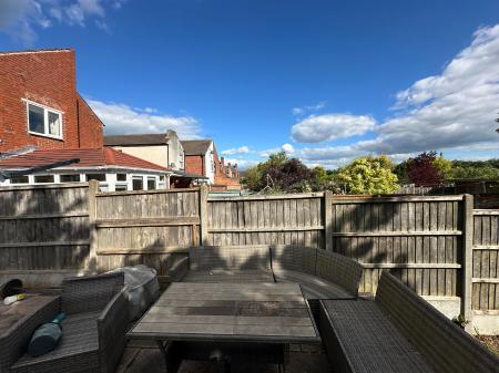 4 bedroom Semi-detached house for sale in Belvedere Road, Burton-on-Trent, DE13