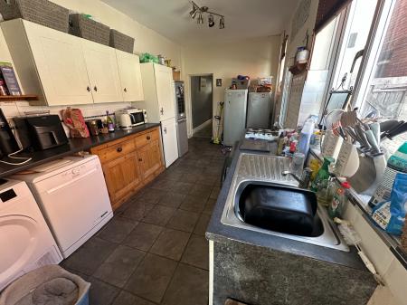 4 bedroom Semi-detached house for sale in Belvedere Road, Burton-on-Trent, DE13