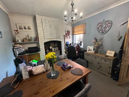 4 bedroom Semi-detached house for sale in Belvedere Road, Burton-on-Trent, DE13