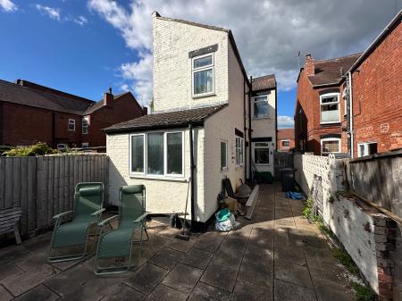4 bedroom Semi-detached house for sale in Belvedere Road, Burton-on-Trent, DE13